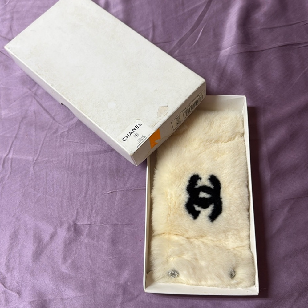 Vintage Chanel rabbit bracelet - Picture 2 of 10